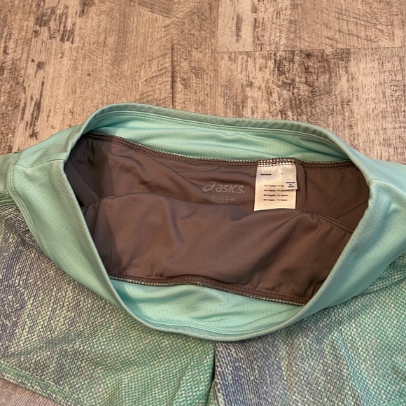 ASICS running shorts size small - Picture 3 of 5